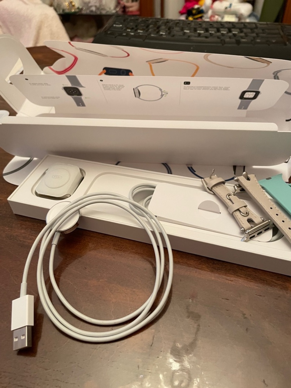Apple White Series 8 With three watch bands two charging cables in original box